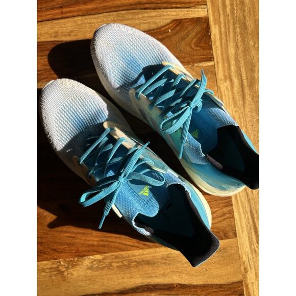 Athletic_Shoes